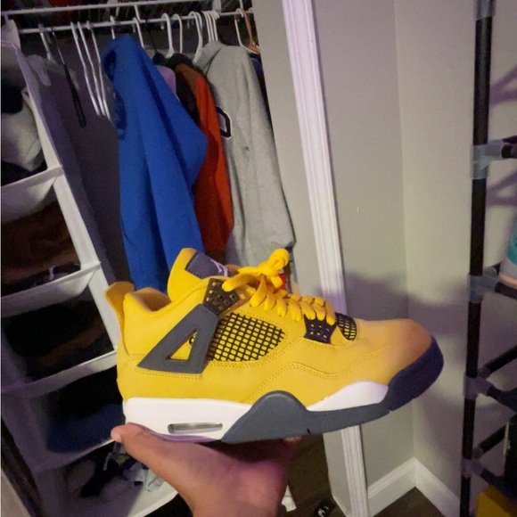 JORDAN 4 lightning